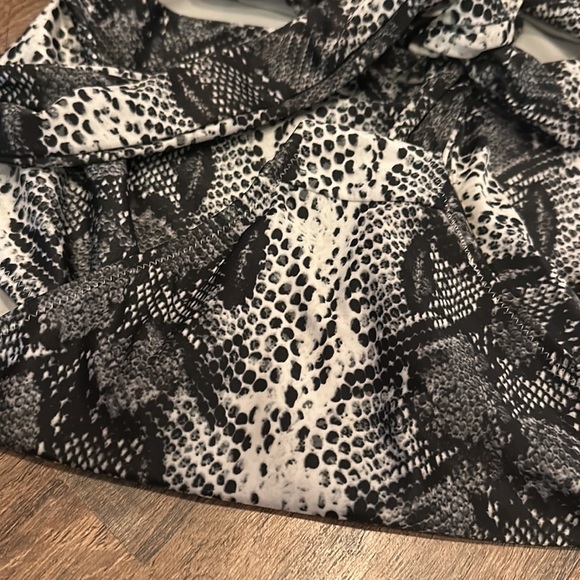 Aerie Snakeskin One Piece Swimsuit sz M - Picture 5 of 7